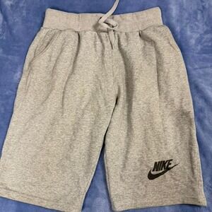 Nike grey sweat shorts men Size M in a pro star shorts